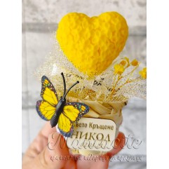 Кошничка с ароматно жълто сърце – подаръче за гости