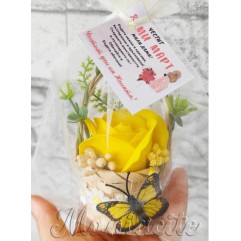 Кошничка с ароматна роза в жълто