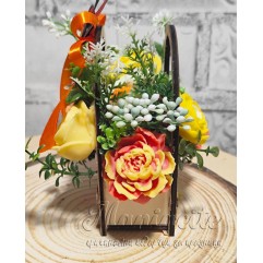 Дървена чанта-сърце с 9 глицеринови цветя – жълто и оранжево